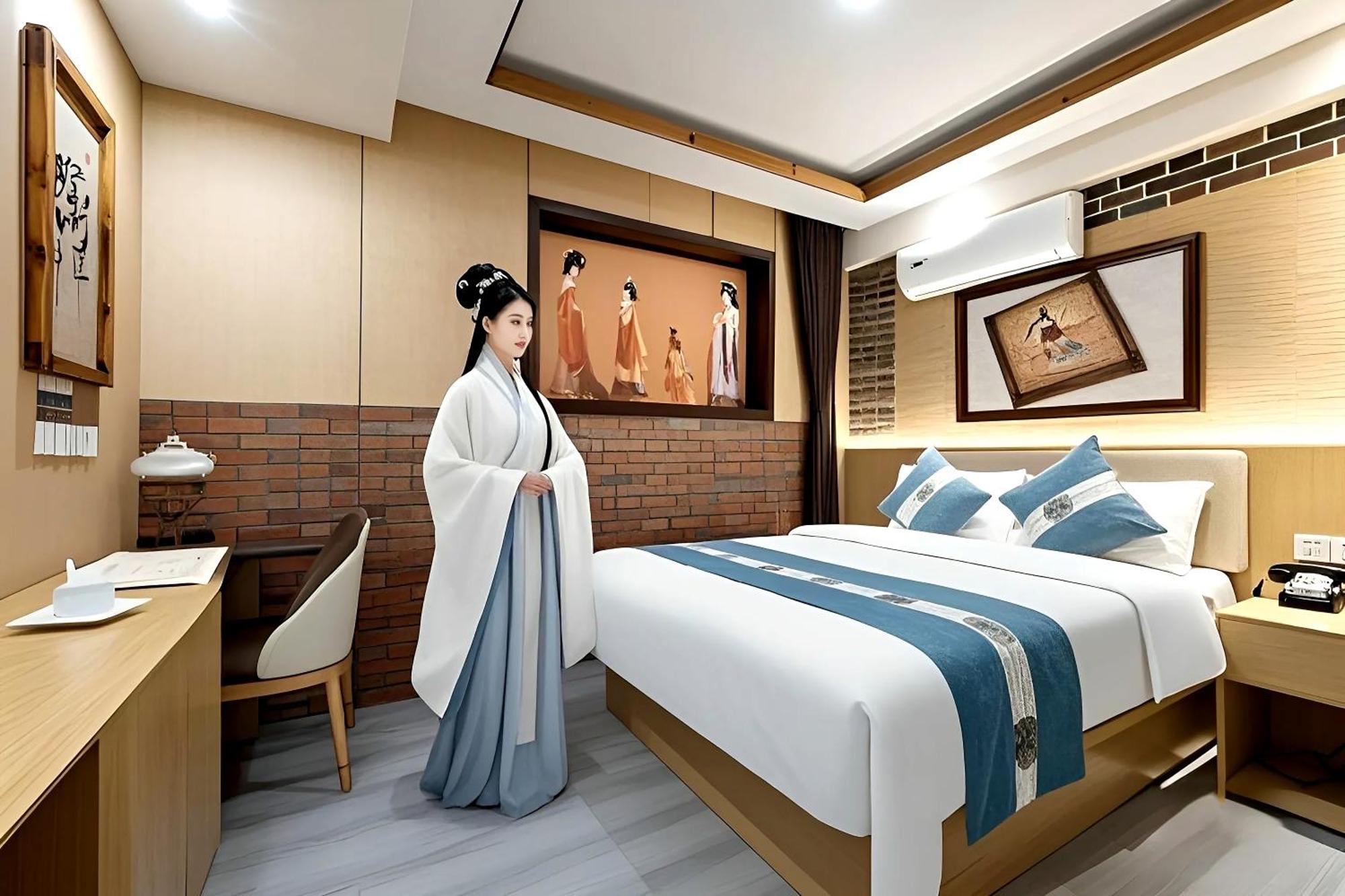The East Hotel-Very Close To The Drum Tower,The Lama Temple,Houhai Bar Street,And The Forbidden City,There Are Many Old Beijing Traditional Hutongs Around The Hotel ,Experience The Culture Of Old Beijing Hutongs,Near Exit A Of Shichahai On Metro Line Exterior foto